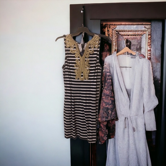 Crown and Ivy dress with gold detailing lily inspired dress - Picture 2 of 4